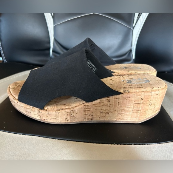 Women's Black Wedge Sandals - Picture 3 of 6